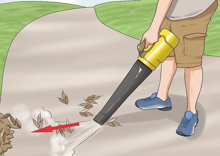 Cleaning artificial grass regularly1 Cleaning artificial grass regularly1